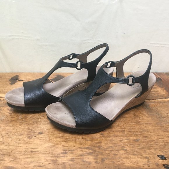 Naturalizer 7.5 Black Wedge Sandal - Picture 4 of 4